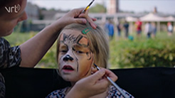 De Schminkstoel: De Schminkstoel - Mopshondje